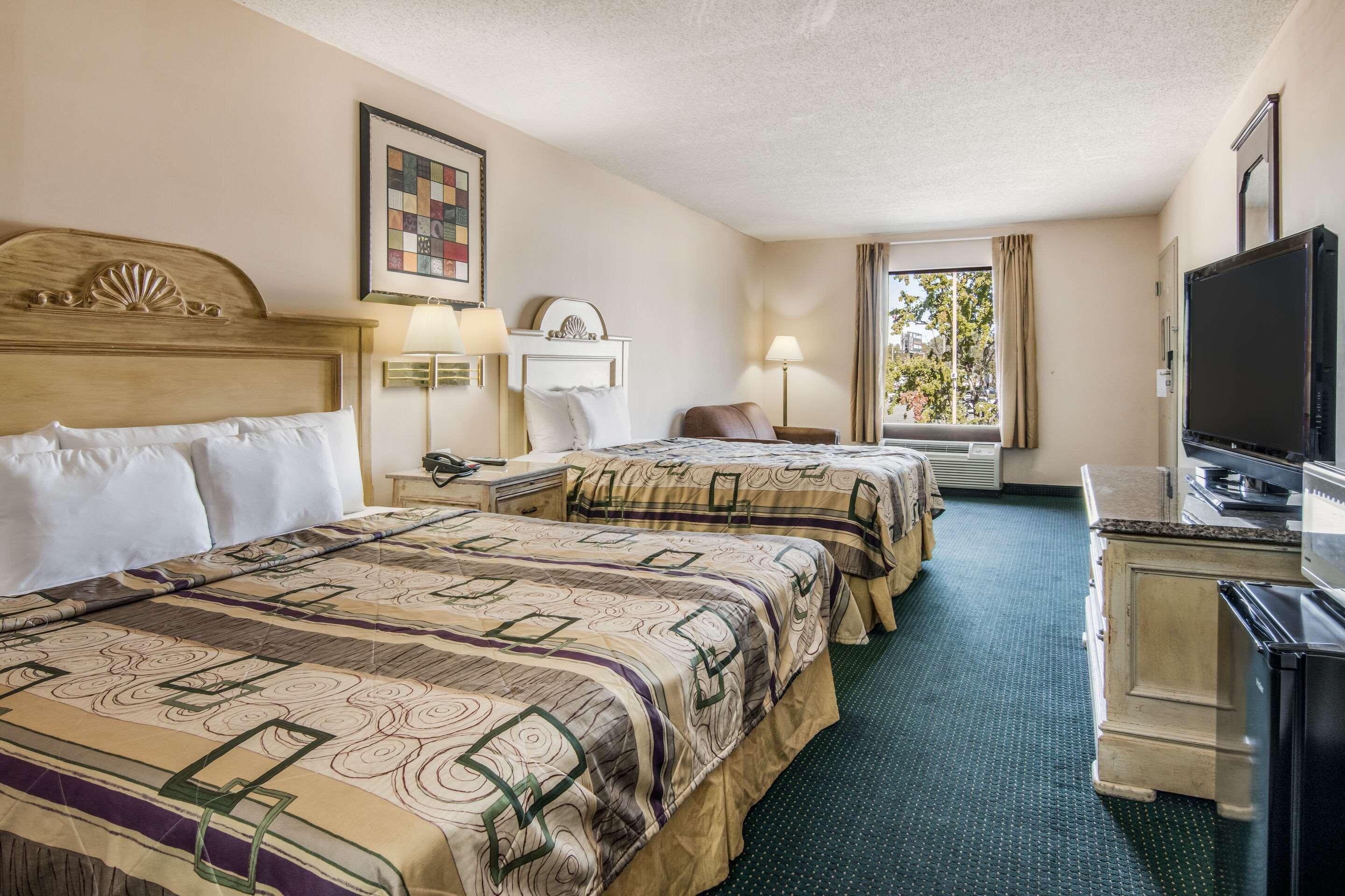 דבלין Rodeway Inn & Suites מראה חיצוני תמונה