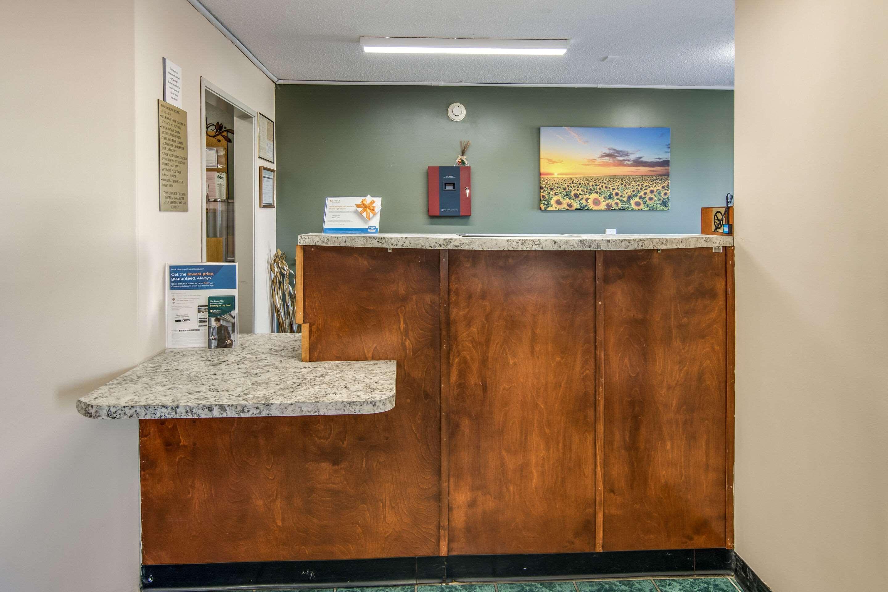דבלין Rodeway Inn & Suites מראה חיצוני תמונה